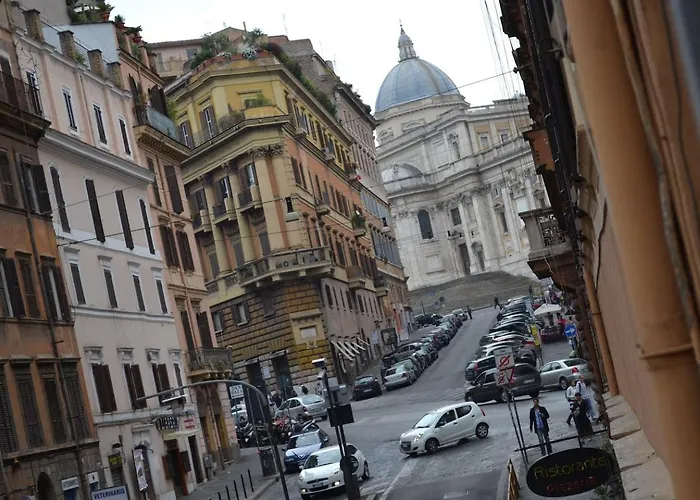 Lovely Near The Colosseum Apartment Rome